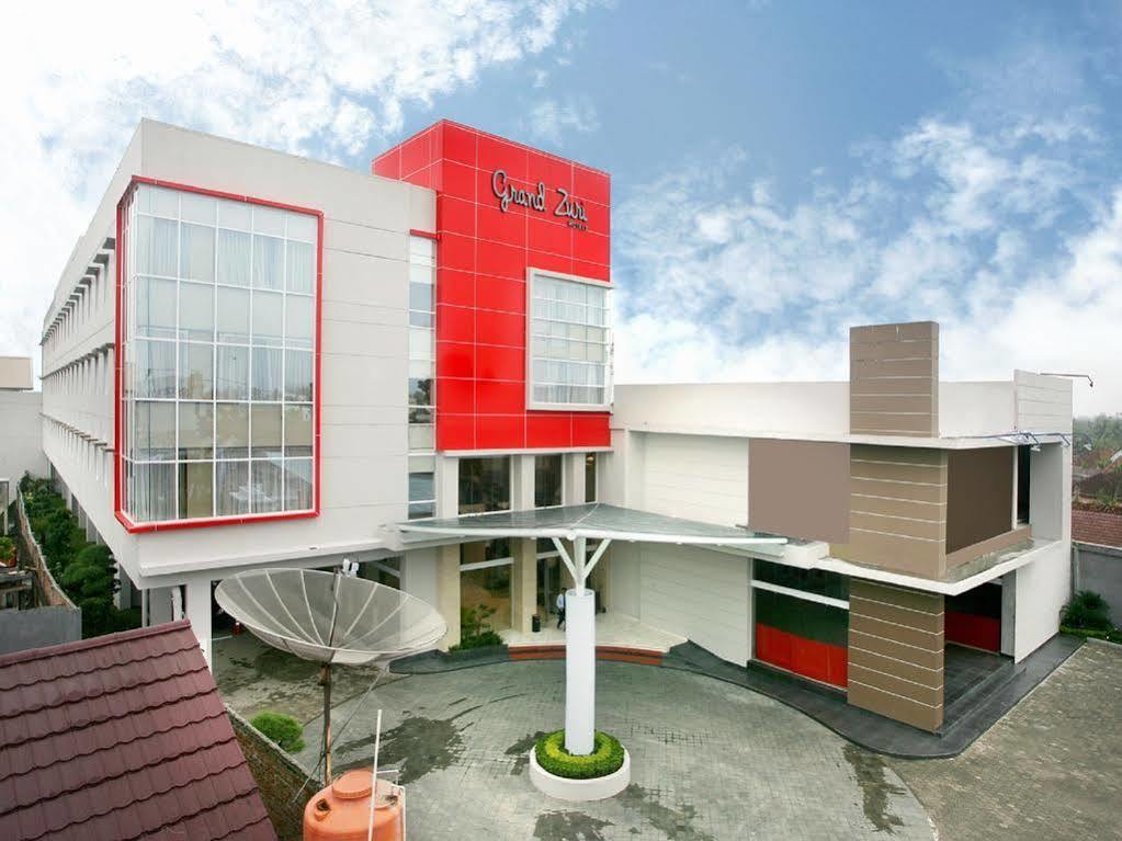 Hotel Grand Zuri Muaraenim Dış mekan fotoğraf